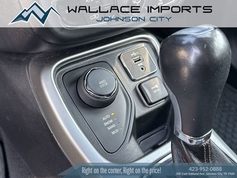 Used 2021 Jeep Compass Latitude w/ Sun and Sound Group image 28