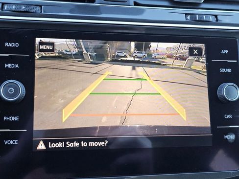 Used 2018 Volkswagen Tiguan SE image 9