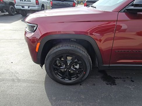 New 2026 Jeep Grand Cherokee Altitude AWD/4WD image 13