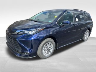 New 2026 Toyota Sienna LE 360° Tour