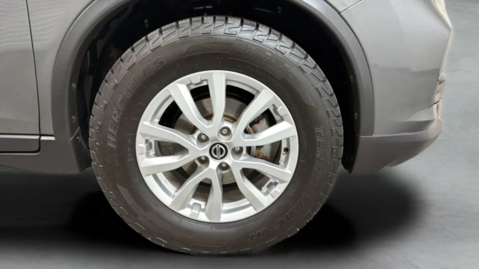 Used 2018 Nissan Rogue SV AWD/4WD image 23