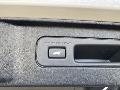 Used 2025 Honda Pilot Touring image 36