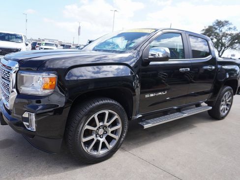Used 2021 GMC Canyon Denali image 3