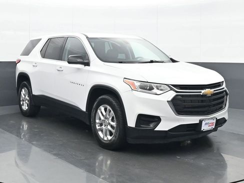Used 2021 Chevrolet Traverse LS image 9
