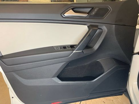 Used 2018 Volkswagen Tiguan SE w/ Panoramic Sunroof Package AWD/4WD image 13