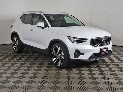Used 2023 Volvo XC40 B5 Plus w/ Protection Package Premier AWD/4WD image 2