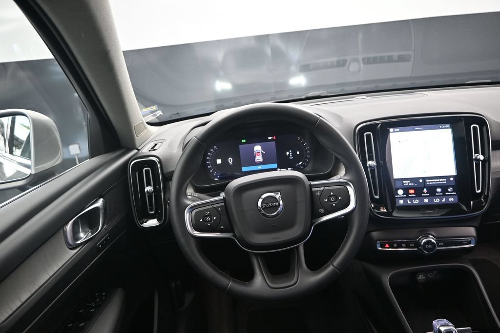 Used 2025 Volvo XC40 B5 Plus AWD/4WD image 29