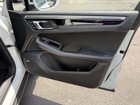 Used 2019 Porsche Macan S AWD/4WD image 17
