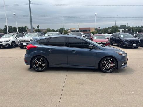 Used 2018 Ford Focus ST FWD image 4
