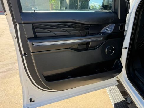 Used 2021 Ford Expedition Platinum AWD/4WD image 10