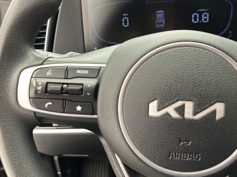 Used 2024 Kia Sportage LX FWD image 17