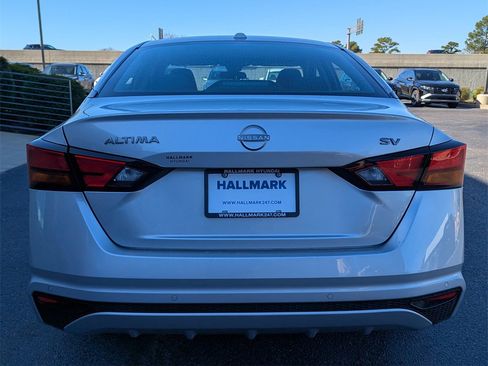 Used 2024 Nissan Altima 2.5 SV image 5
