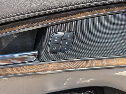 Used 2018 Lincoln MKX Reserve w/ Cargo Utility Package FWD image 20