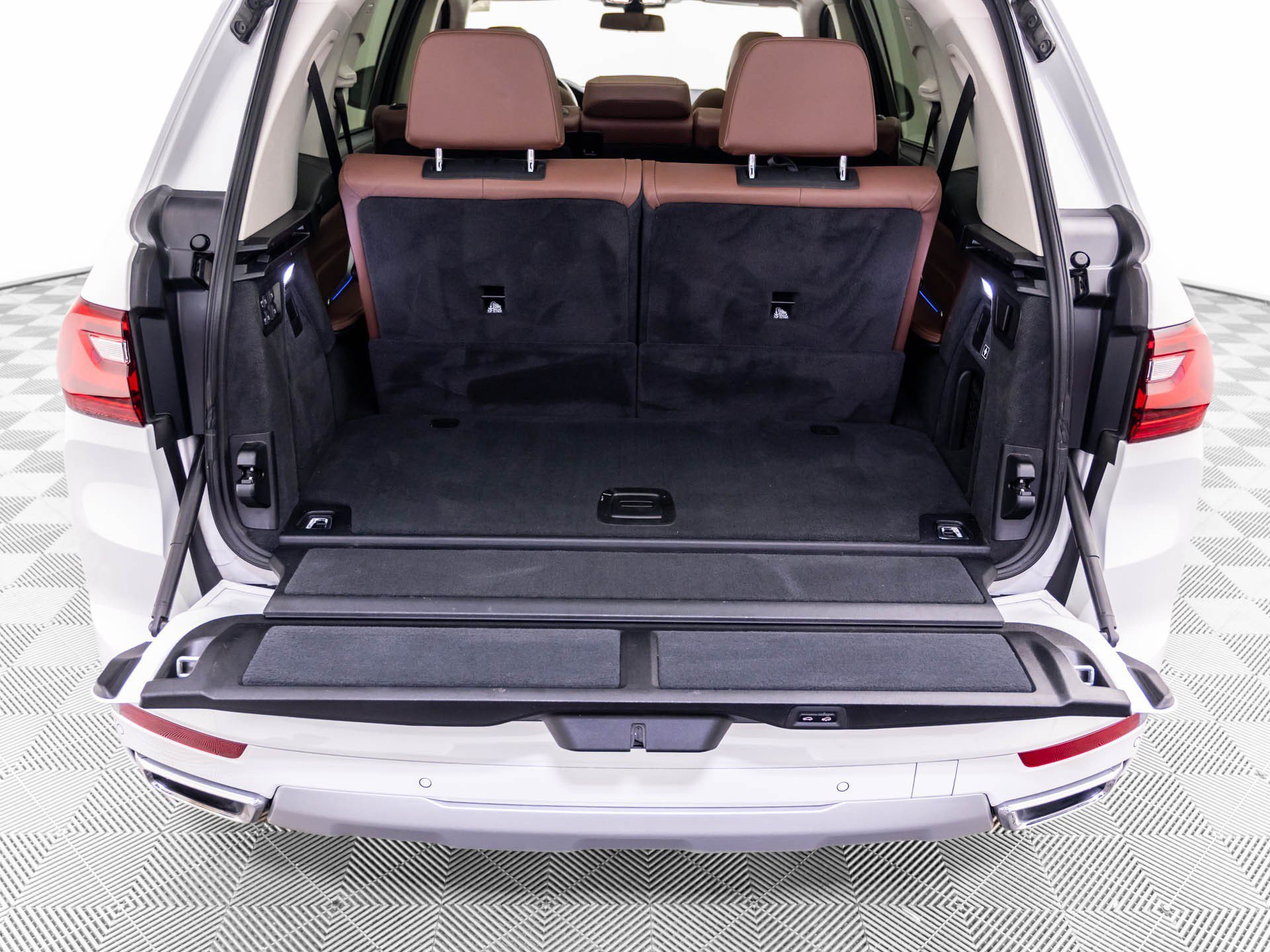Used 2020 BMW X7 xDrive40i w/ Premium Package AWD/4WD image 34