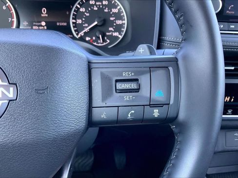 Used 2025 Nissan Rogue SV FWD image 25