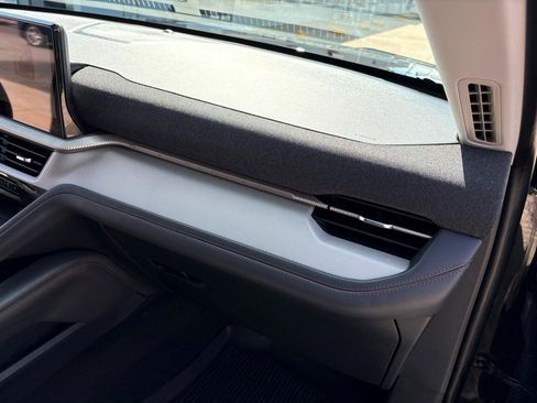 Used 2025 Ford Explorer Active image 41