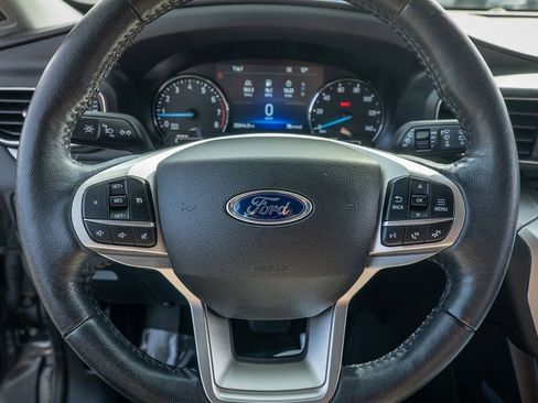 Used 2022 Ford Explorer XLT w/ Equipment Group 202A image 29