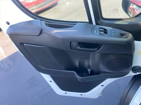 Used 2026 RAM ProMaster 2500 w/ Convenience Group FWD image 18