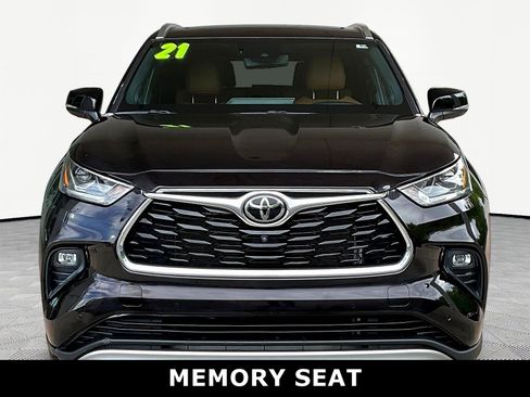 Used 2021 Toyota Highlander Platinum FWD image 2