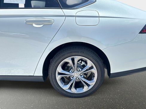 Used 2024 Honda Accord EX image 9