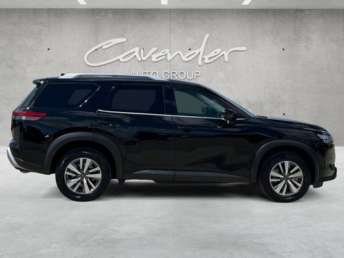 Certified 2025 Nissan Pathfinder SL FWD image 17