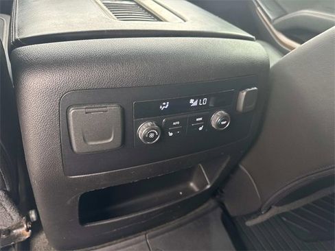Used 2018 GMC Yukon Denali image 19