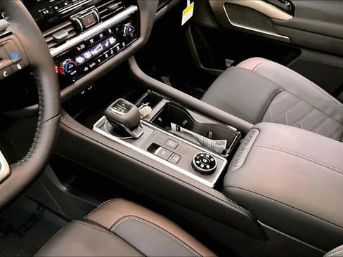 New 2025 Nissan Pathfinder Platinum w/ Cargo Package image 8