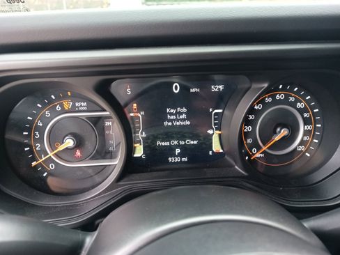 Used 2024 Jeep Gladiator Rubicon w/ Convenience Group image 17