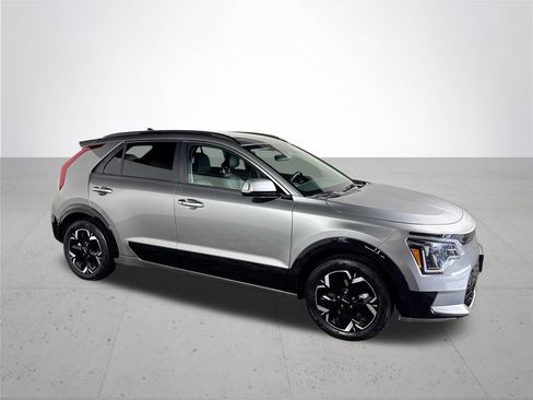 Used 2023 Kia Niro Wind w/ Wind Preserve Package FWD image 4