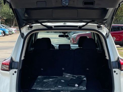 Used 2024 Nissan Rogue S FWD image 25