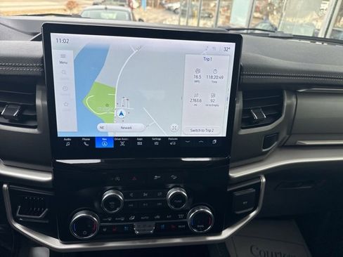 Used 2024 Ford Expedition XLT image 30