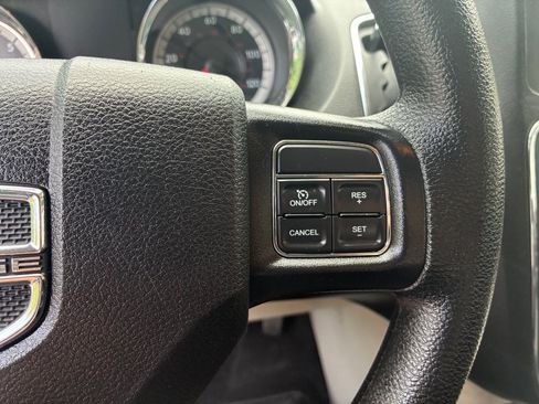 Used 2019 Dodge Grand Caravan SE FWD image 30