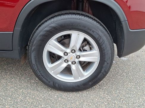 Used 2022 Chevrolet Trax LT w/ LT Convenience Package image 13