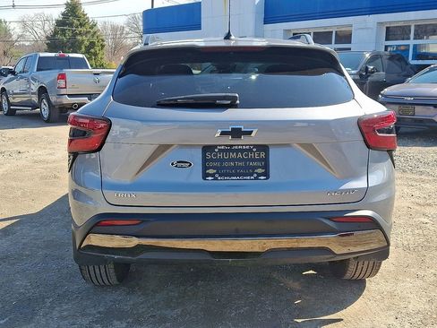 Used 2025 Chevrolet Trax ACTIV w/ Sunroof Package image 7