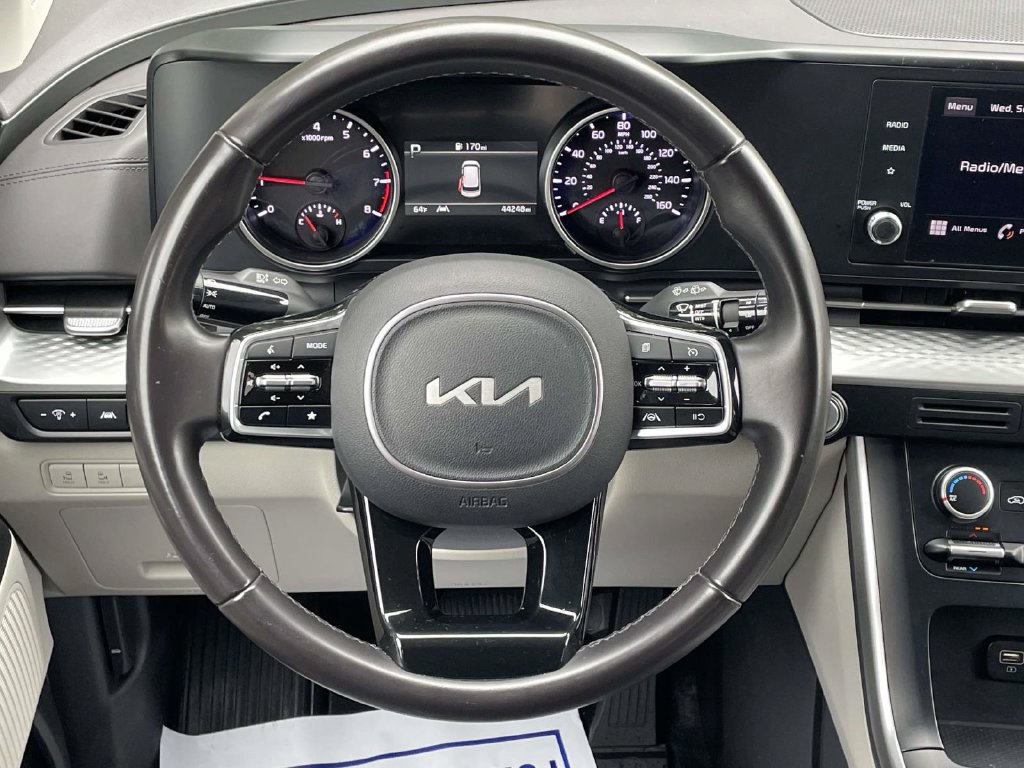 Used 2024 Kia Carnival LX FWD image 12