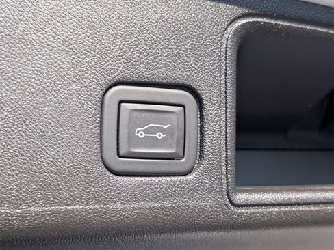 Used 2024 GMC Terrain SLT w/ Infotainment Package II image 34