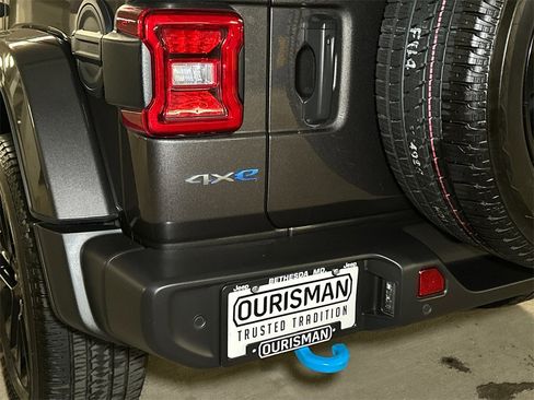 Used 2022 Jeep Wrangler Unlimited Sahara w/ Cold Weather Group image 5