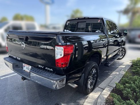 Used 2018 Nissan Titan SV AWD/4WD image 4