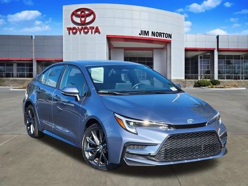 Used 2025 Toyota Corolla SE w/ SE Premium Package FWD image 1