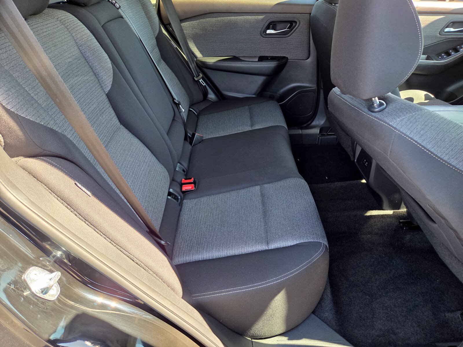 Used 2023 Nissan Rogue SV FWD image 14