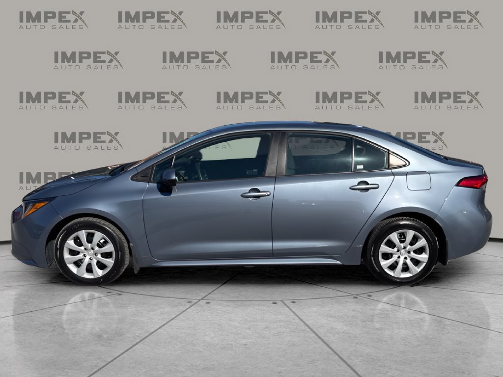 Used 2024 Toyota Corolla LE FWD image 2