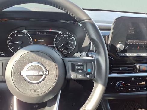 Used 2024 Nissan Pathfinder SV AWD/4WD image 13