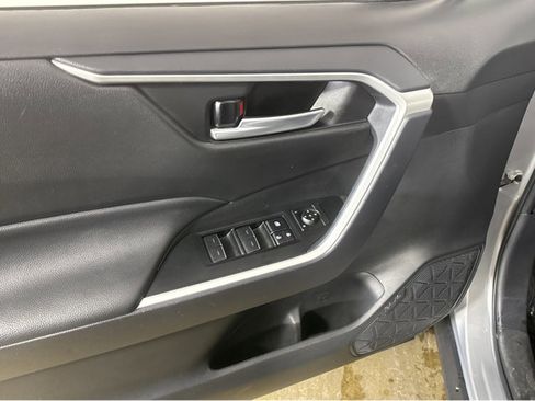 Used 2025 Toyota RAV4 XLE image 34