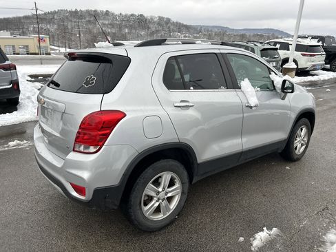 Used 2019 Chevrolet Trax LT w/ LT Convenience Package image 5