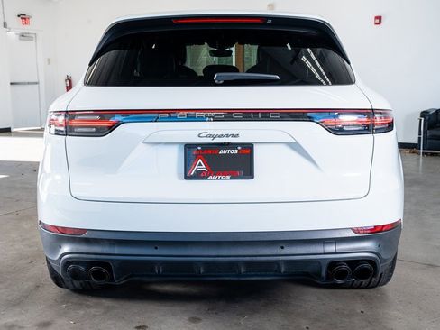 Used 2023 Porsche Cayenne Platinum Edition image 7