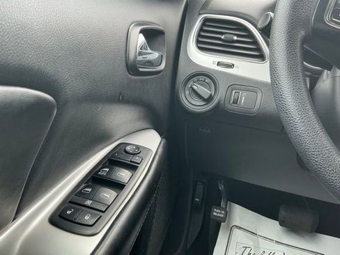 Used 2017 Dodge Journey SE w/ Flexible Seating Group FWD image 23
