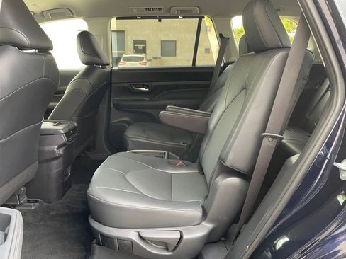 Used 2025 Toyota Grand Highlander XLE image 25