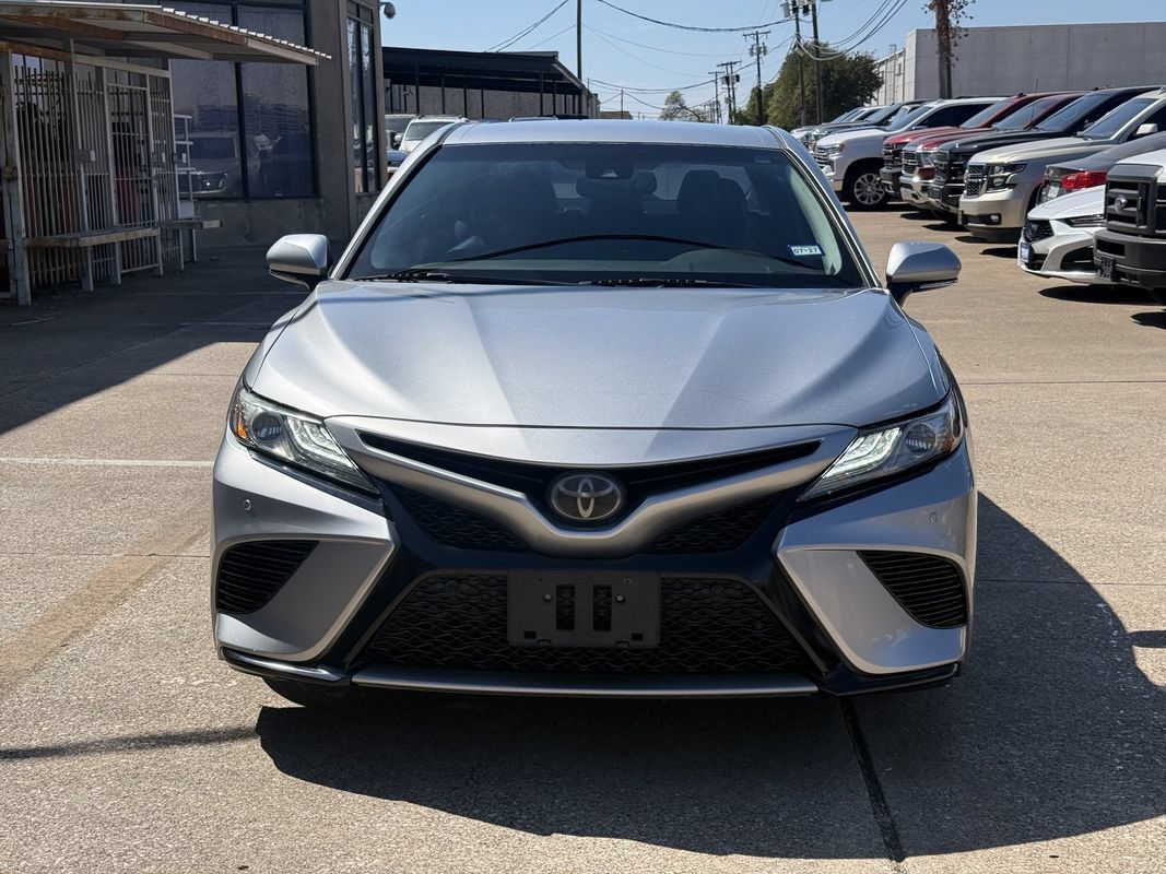 Used 2018 Toyota Camry XSE FWD image 2