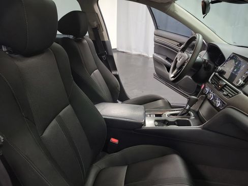 Used 2018 Honda Accord EX image 31