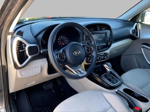 Used 2020 Kia Soul LX FWD image 18